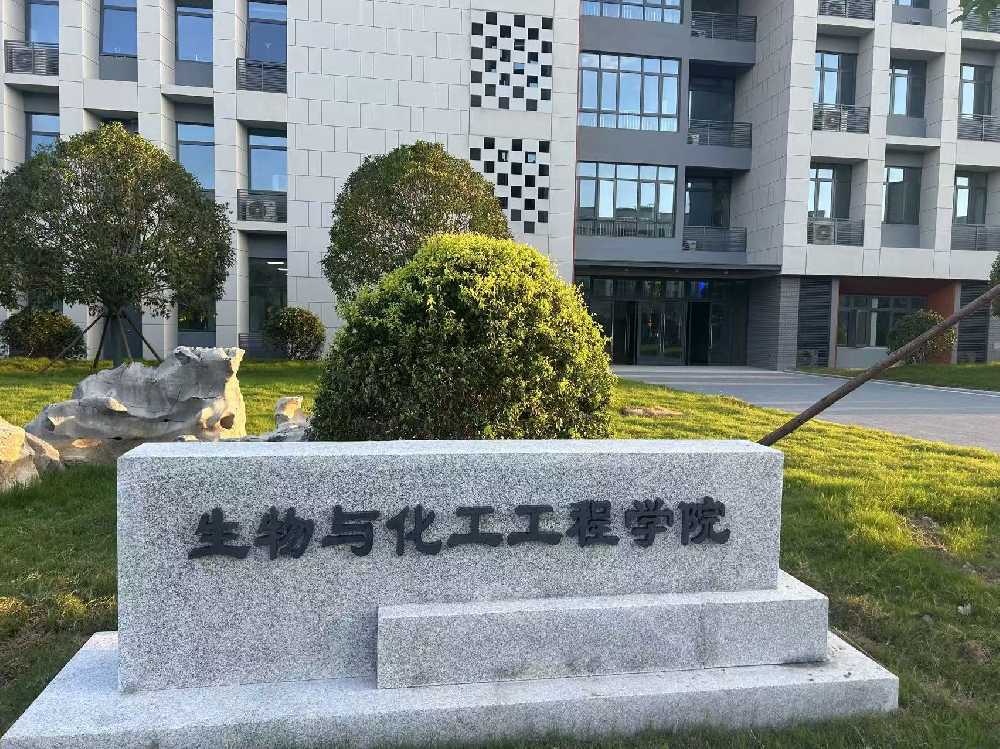牟平区扬州职业大学体育场高杆灯项目